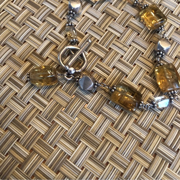 Simply Stunning  amber coloured bracelet with silver bead accents in between - Picture 2 of 13